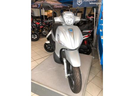 PIAGGIO BEVERLY 300 HPE PROMO